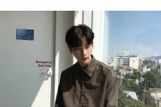 自制韩国早秋新品深咖啡色纯色宽松版长袖衬衫 男