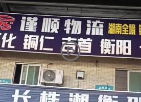 湖南长沙客户摆地摊采购一麻袋日赚1800多元，现在是冬天服装比较好卖，一件赚100多