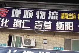 湖南长沙客户摆地摊采购一麻袋日赚1800多元，现在是冬天服装比较好卖，一件赚100多