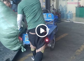 浙江省宁波市余姚市谢先生采购羽绒服180件9.9元件发货