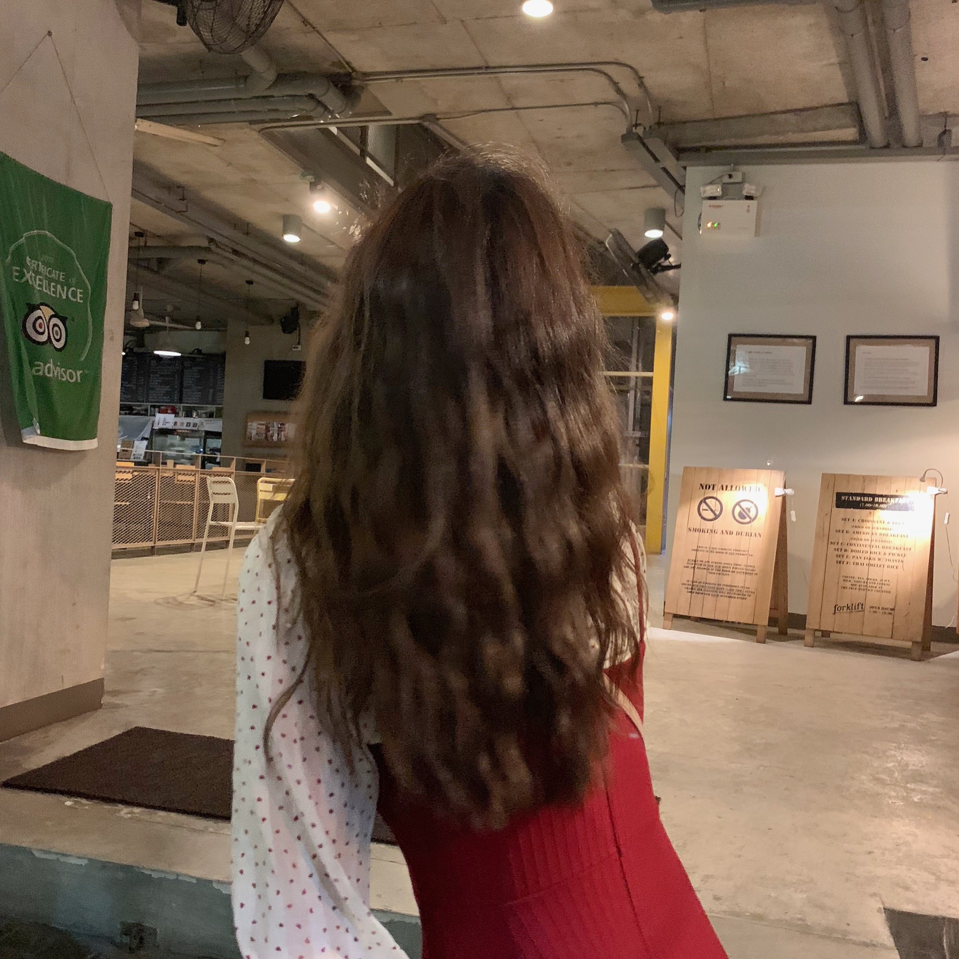 私物超显白酒红显瘦吊带连衣裙春季新款修身百搭裙子-3.jpg