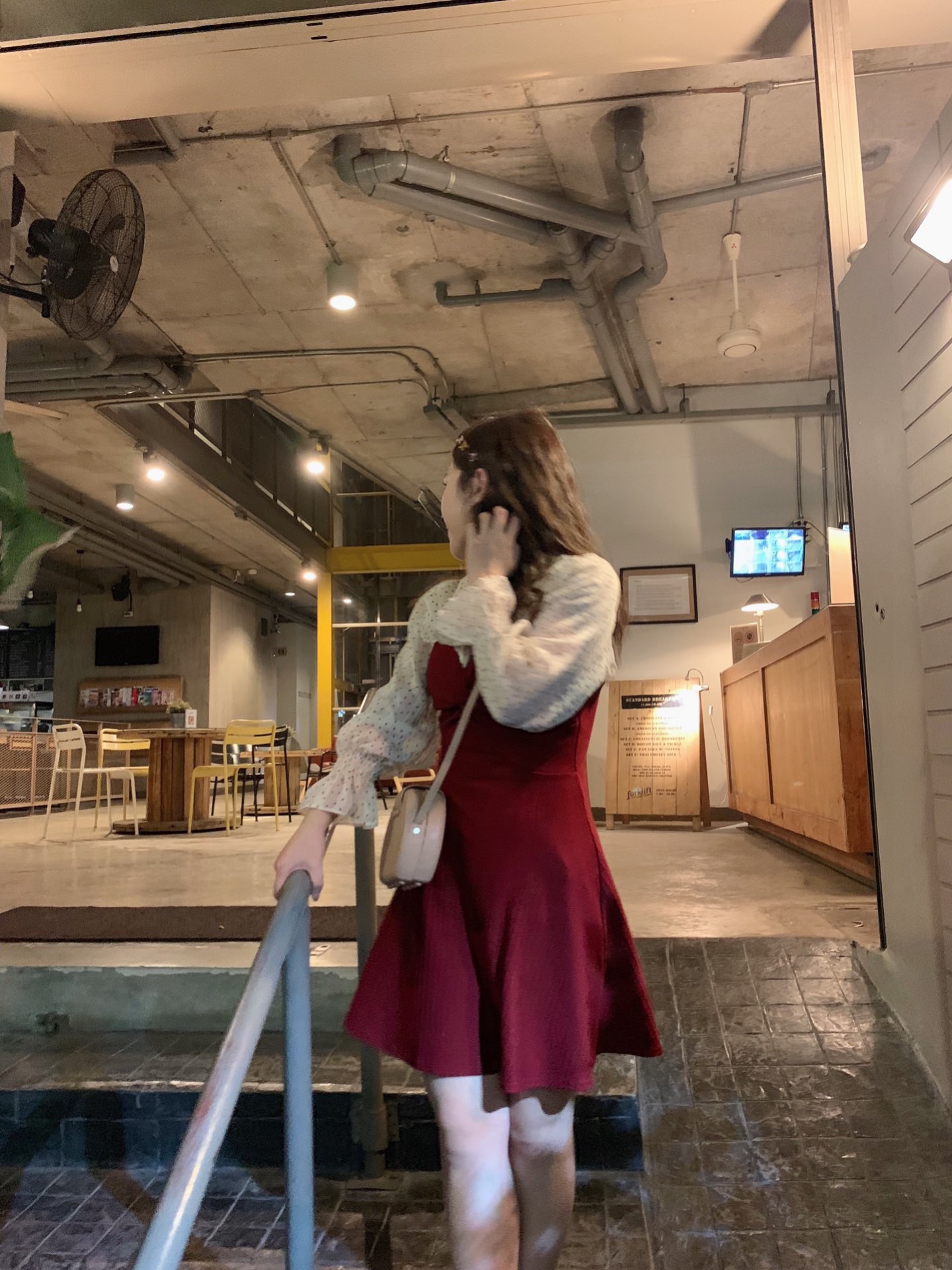 私物超显白酒红显瘦吊带连衣裙春季新款修身百搭裙子-7.jpg
