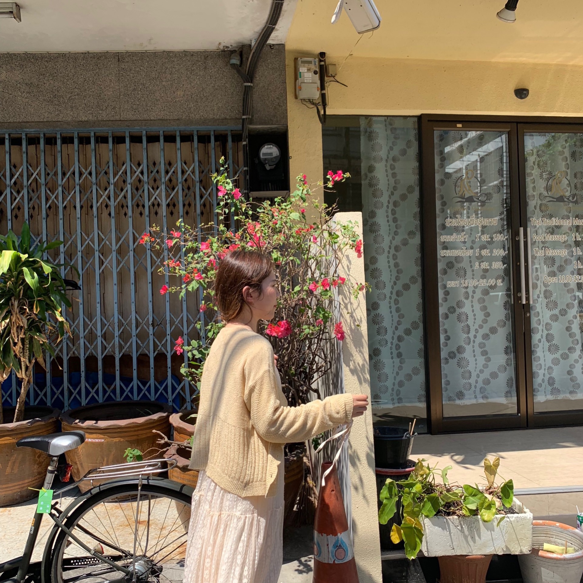 超美精致宽松气质蕾丝连衣裙春季新款系带显瘦娃娃裙-17.jpg